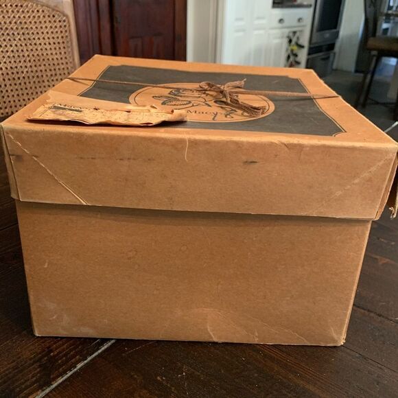 Vintage hat box from Macy’s - Picture 4 of 8